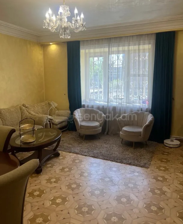 4 Սենյականոց Բնակարան Քարե Շենքում, 126քմ, 2/3 հարկ, Դիզայներական Վերանորոգված