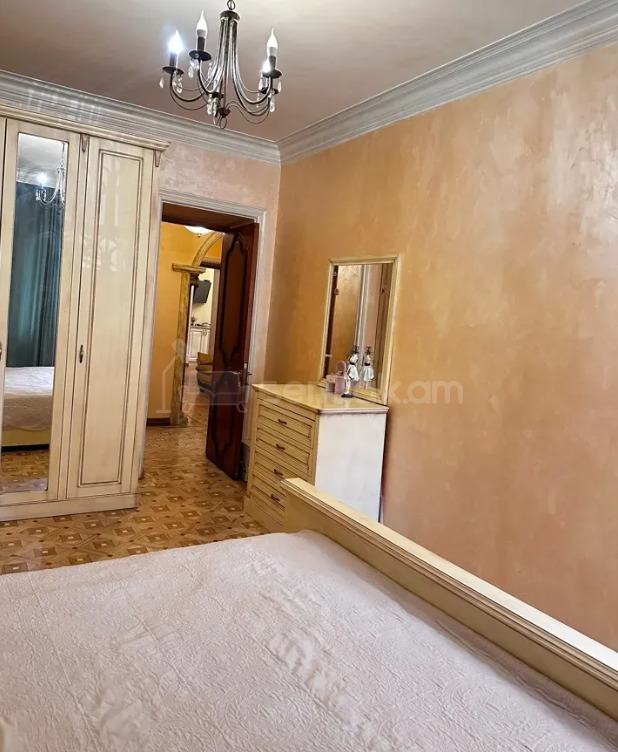 4 Սենյականոց Բնակարան Քարե Շենքում, 126քմ, 2/3 հարկ, Դիզայներական Վերանորոգված