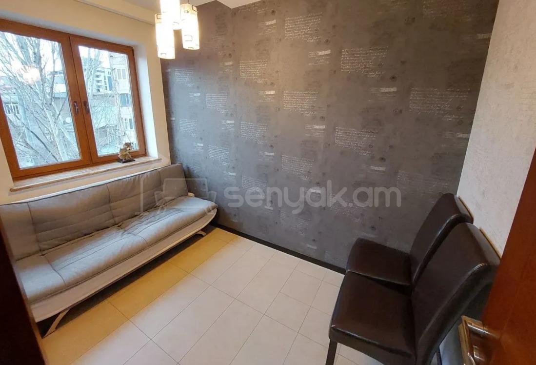 6 Սենյականոց Բնակարան Քարե Շենքում, 230քմ, 5/6 հարկ, Դիզայներական Վերանորոգված