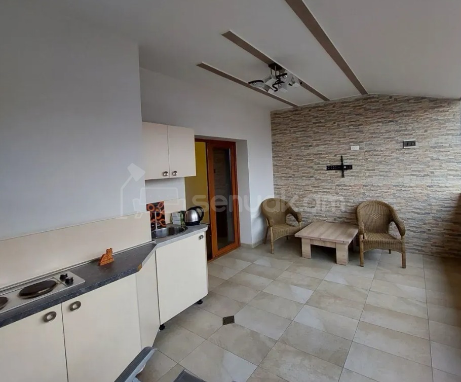 6 Սենյականոց Բնակարան Քարե Շենքում, 230քմ, 5/6 հարկ, Դիզայներական Վերանորոգված