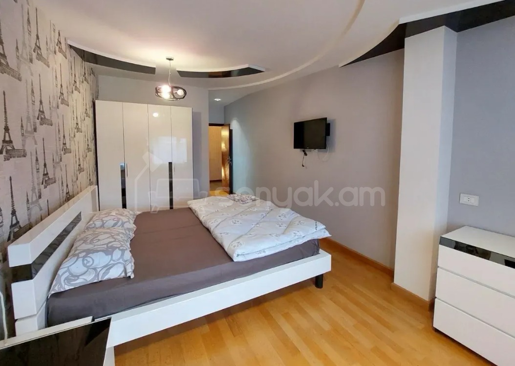 6 Սենյականոց Բնակարան Քարե Շենքում, 230քմ, 5/6 հարկ, Դիզայներական Վերանորոգված