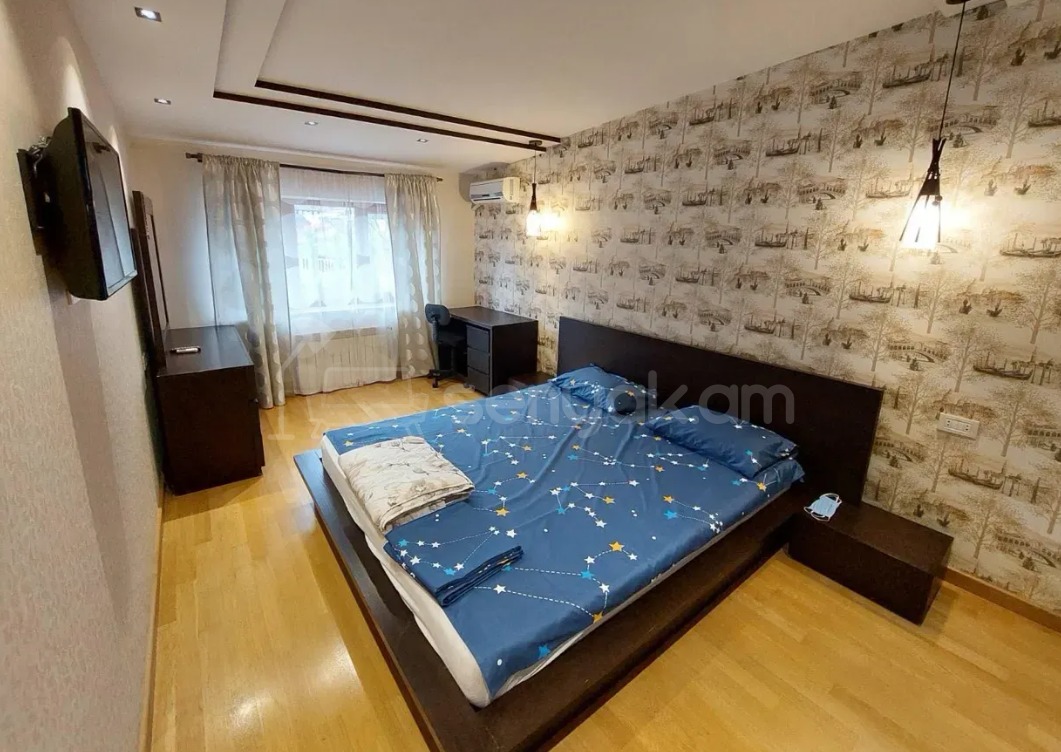 6 Սենյականոց Բնակարան Քարե Շենքում, 230քմ, 5/6 հարկ, Դիզայներական Վերանորոգված