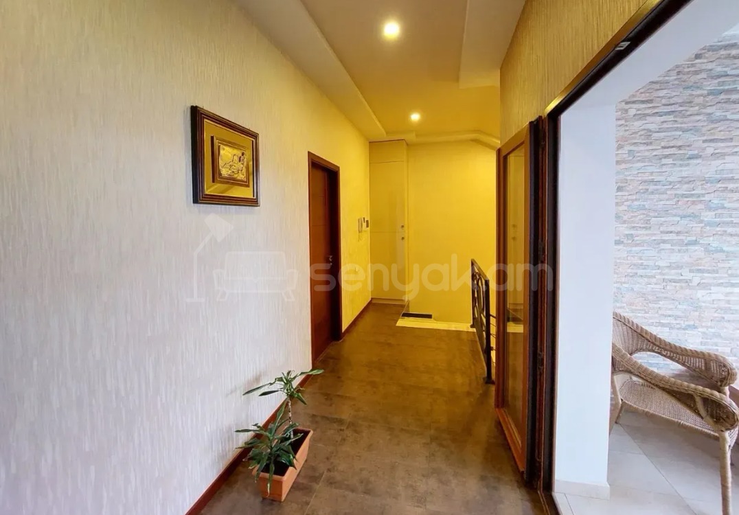 6 Սենյականոց Բնակարան Քարե Շենքում, 230քմ, 5/6 հարկ, Դիզայներական Վերանորոգված