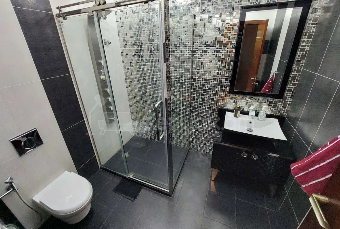 6 Սենյականոց Բնակարան Քարե Շենքում, 230քմ, 5/6 հարկ, Դիզայներական Վերանորոգված