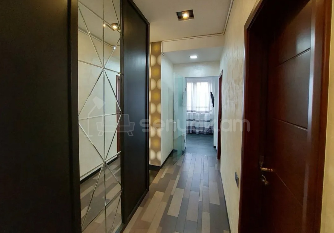 6 Սենյականոց Բնակարան Քարե Շենքում, 230քմ, 5/6 հարկ, Դիզայներական Վերանորոգված