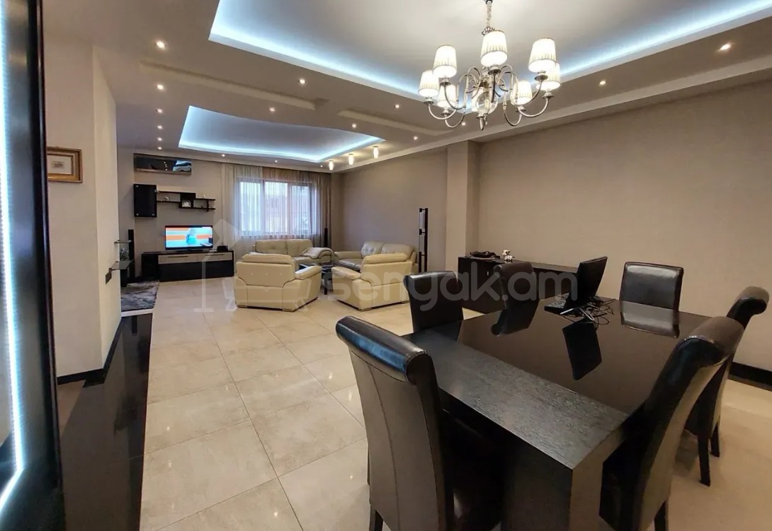 6 Սենյականոց Բնակարան Քարե Շենքում, 230քմ, 5/6 հարկ, Դիզայներական Վերանորոգված