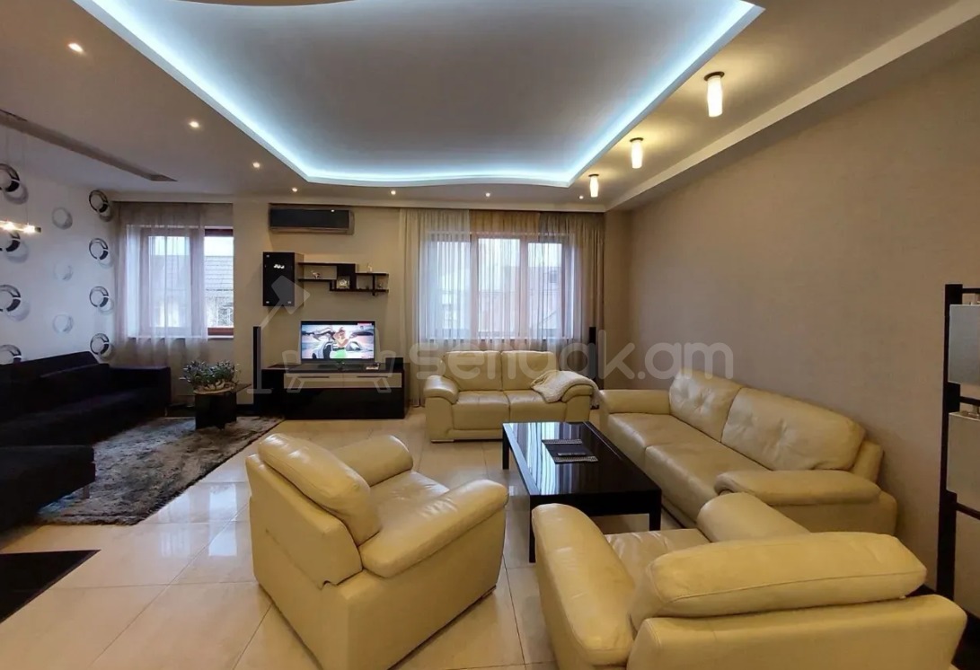 6 Սենյականոց Բնակարան Քարե Շենքում, 230քմ, 5/6 հարկ, Դիզայներական Վերանորոգված