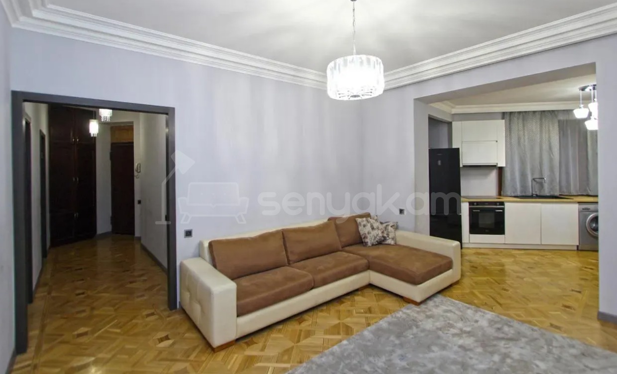 4 Սենյականոց Բնակարան Քարե Շենքում, 85քմ, 4/5 հարկ, Կապիտալ Վերանորոգված