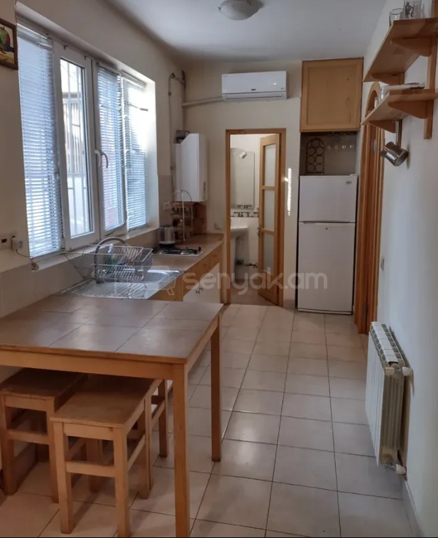 3 Սենյականոց Բնակարան Քարե Շենքում, 60քմ, 1/5 հարկ, Կապիտալ Վերանորոգված