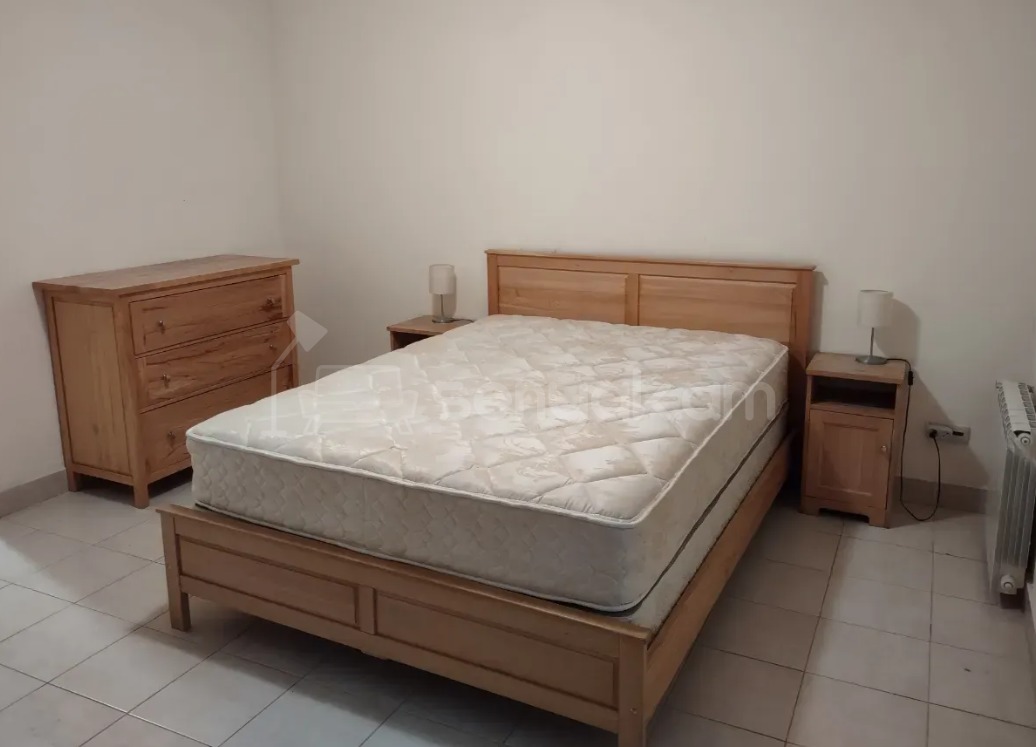 3 Սենյականոց Բնակարան Քարե Շենքում, 60քմ, 1/5 հարկ, Կապիտալ Վերանորոգված