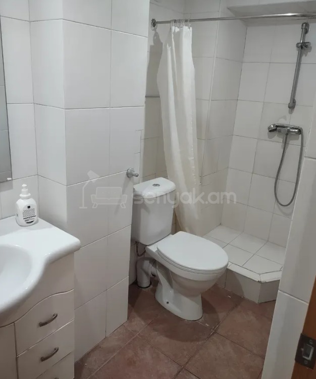 3 Սենյականոց Բնակարան Քարե Շենքում, 60քմ, 1/5 հարկ, Կապիտալ Վերանորոգված