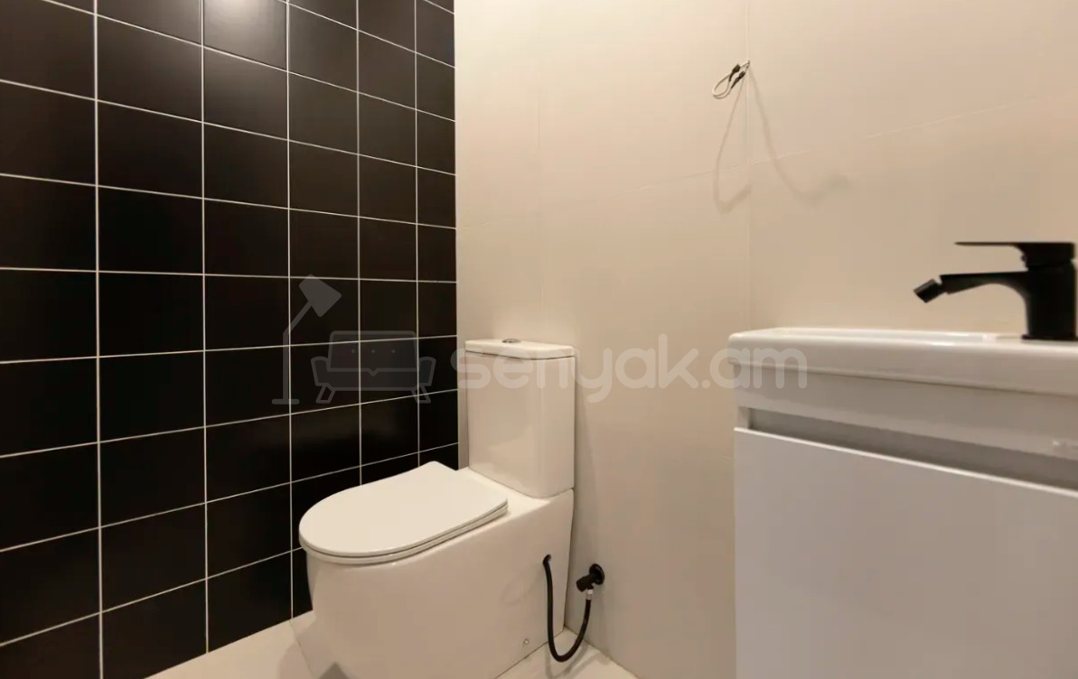 3 Սենյականոց Բնակարան Քարե Շենքում, 91քմ, 5/5 հարկ, Դիզայներական Վերանորոգված