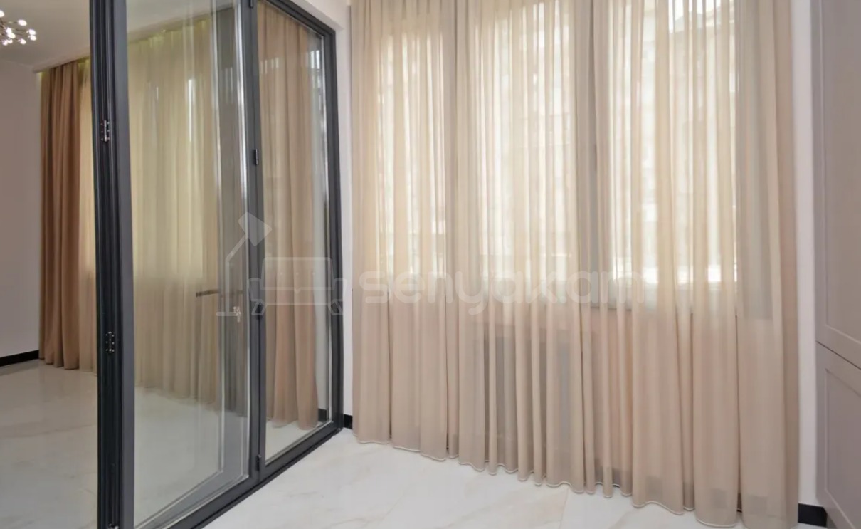 3 Սենյականոց Բնակարան Քարե Շենքում, 97քմ, 4/5 հարկ, Դիզայներական Վերանորոգված