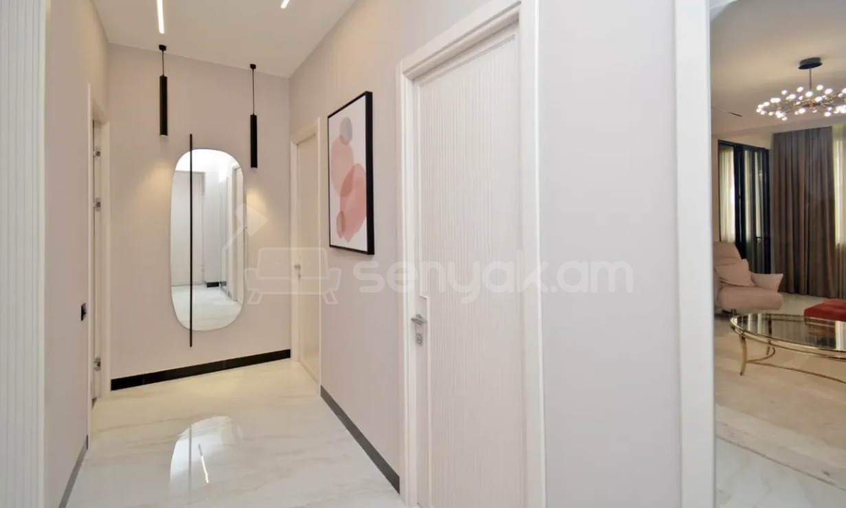 3 Սենյականոց Բնակարան Քարե Շենքում, 97քմ, 4/5 հարկ, Դիզայներական Վերանորոգված