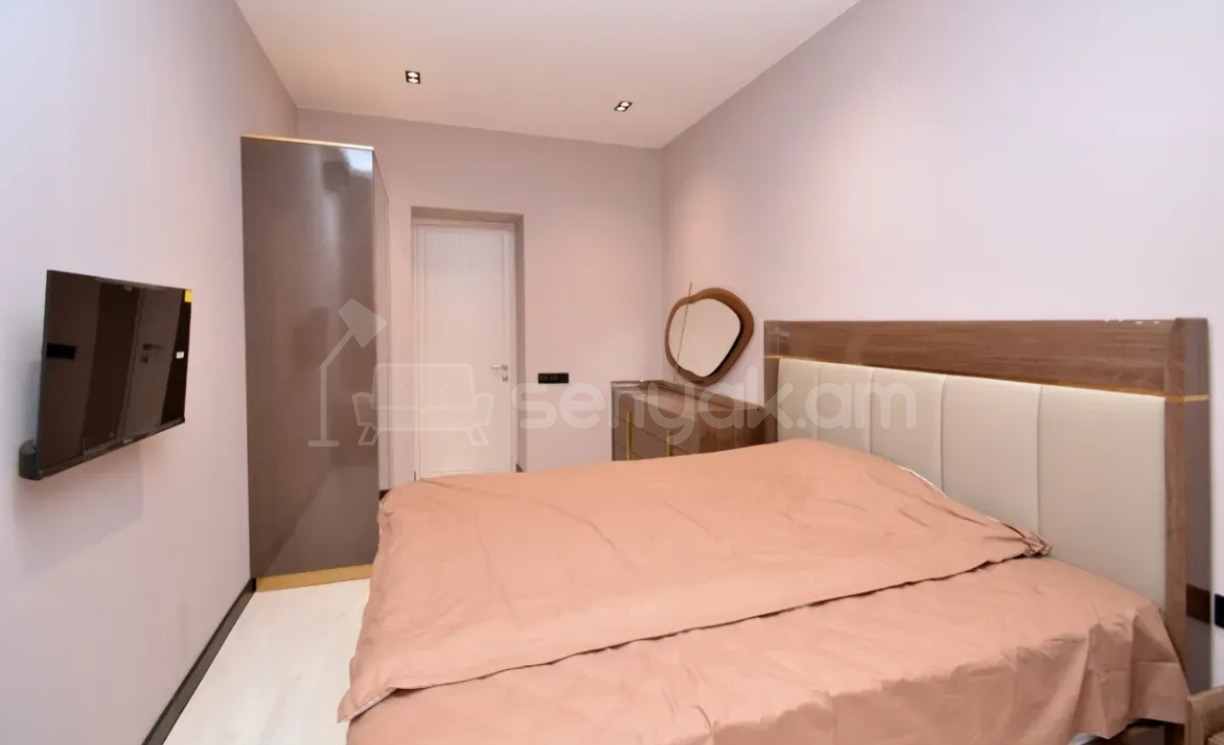 3 Սենյականոց Բնակարան Քարե Շենքում, 97քմ, 4/5 հարկ, Դիզայներական Վերանորոգված