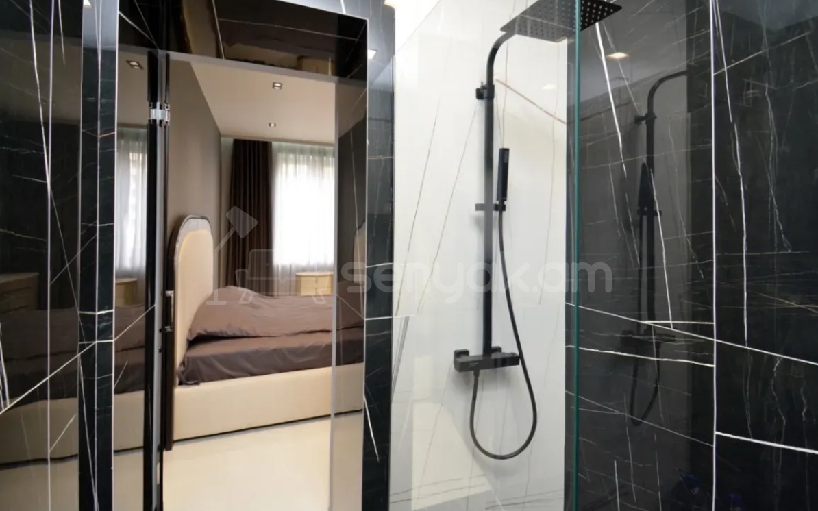 3 Սենյականոց Բնակարան Քարե Շենքում, 97քմ, 4/5 հարկ, Դիզայներական Վերանորոգված