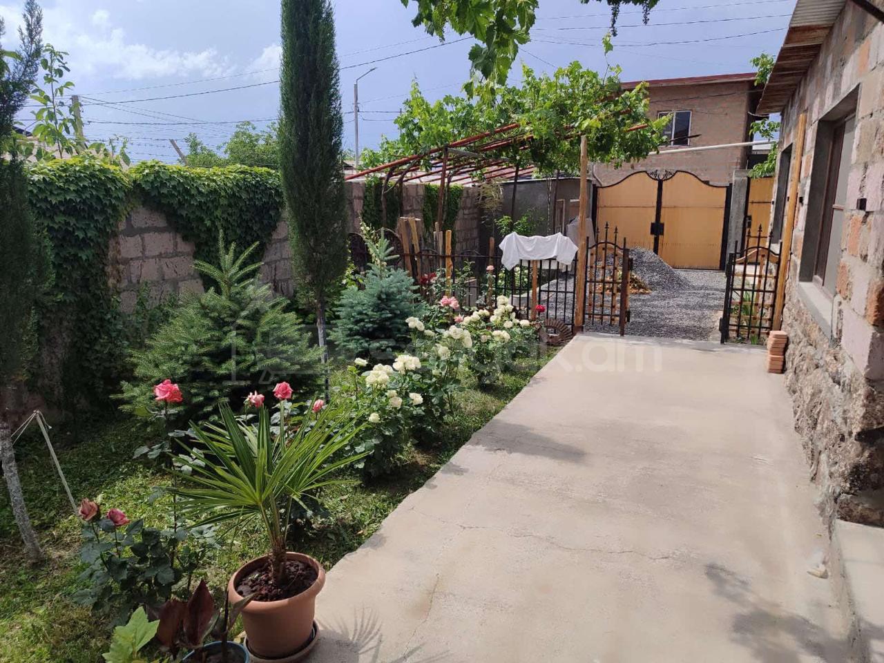 3 Սենյականոց Ամառանոց, 110քմ, Լողավազանով