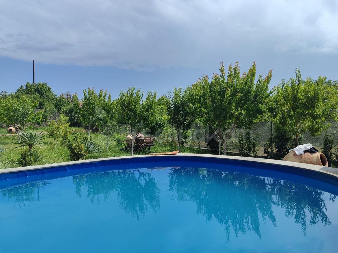 3 Սենյականոց Ամառանոց, 110քմ, Լողավազանով