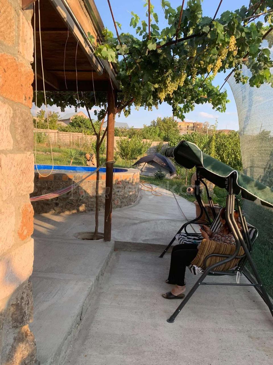 3 Սենյականոց Ամառանոց, 110քմ, Լողավազանով