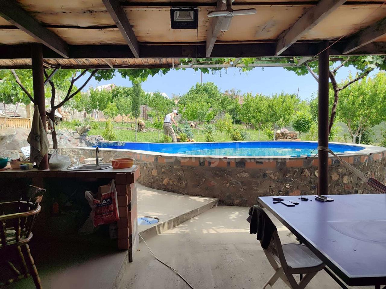 3 Սենյականոց Ամառանոց, 110քմ, Լողավազանով