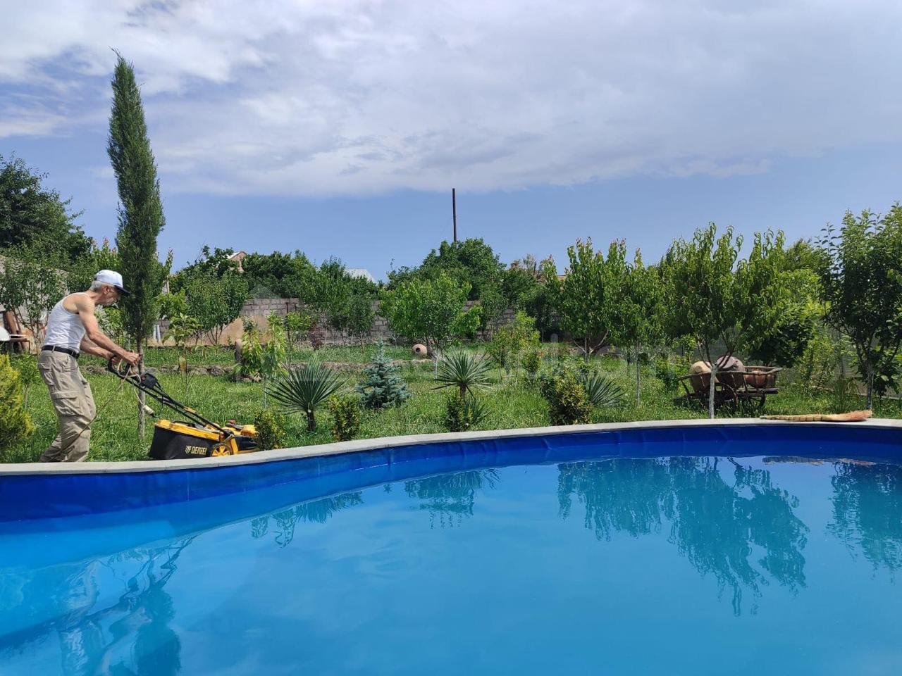 3 Սենյականոց Ամառանոց, 110քմ, Լողավազանով