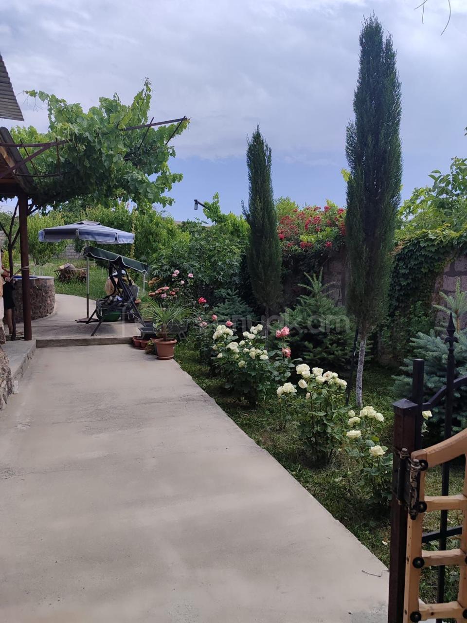 3 Սենյականոց Ամառանոց, 110քմ, Լողավազանով