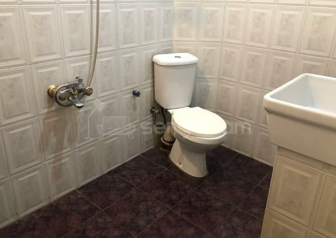 3 Սենյականոց Բնակարան Քարե Շենքում, 110քմ, 2/3 հարկ, Կապիտալ Վերանորոգված