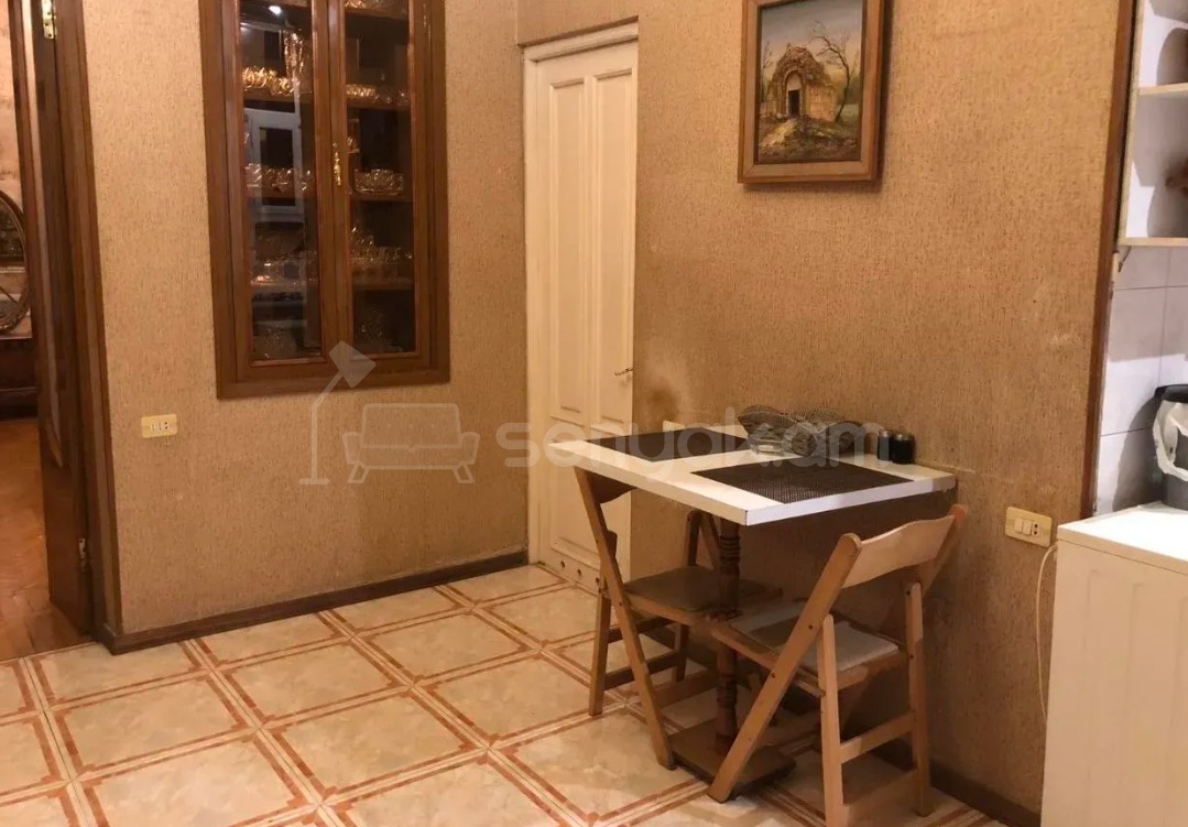 3 Սենյականոց Բնակարան Քարե Շենքում, 110քմ, 2/3 հարկ, Կապիտալ Վերանորոգված