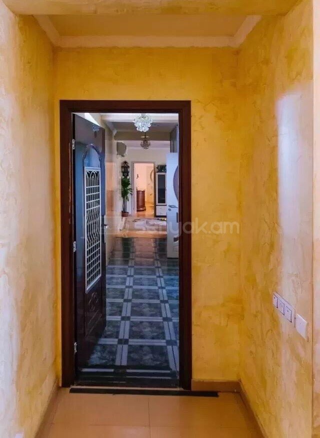 5 Սենյականոց Բնակարան Նորակառույց Քարե Շենքում, 160քմ, 2/2 հարկ, Դիզայներական Վերանորոգված, Կահավորված