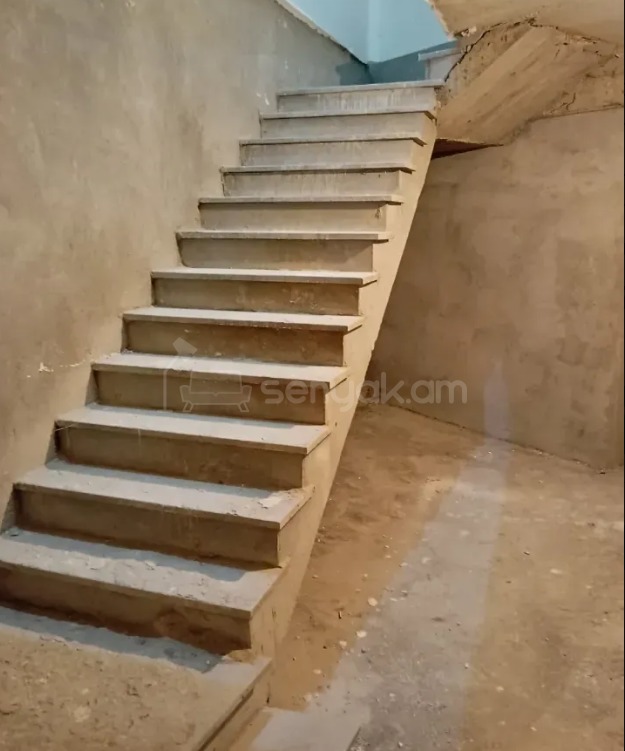 3 Սենյականոց Բնակարան Նորակառույցում, 126քմ, 1/3 հարկ, Զրոյական Վիճակում