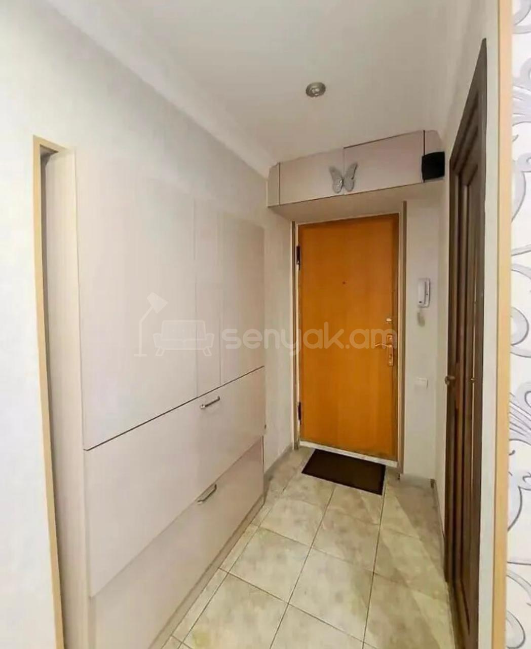 3 Սենյականոց Բնակարան Քարե Շենքում, 62քմ, 4/4 հարկ, Դիզայներական Վերանորոգված, Կահավորված