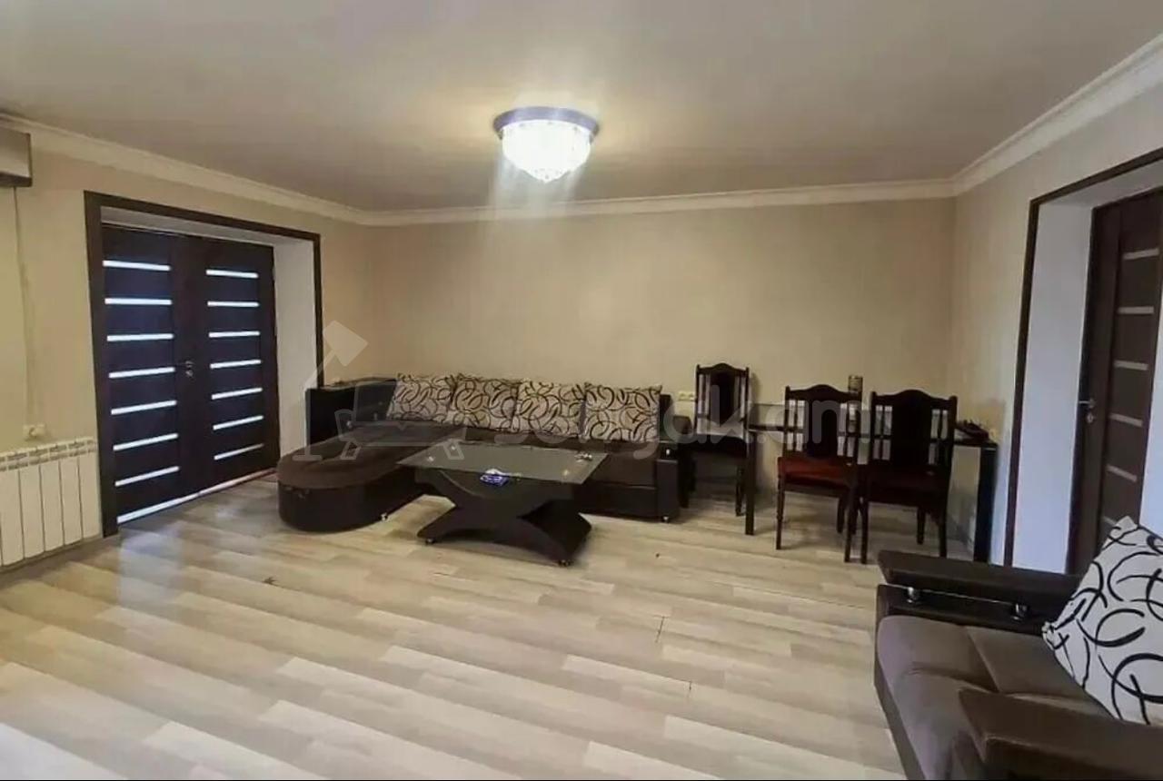 3 Սենյականոց Բնակարան Քարե Շենքում, 62քմ, 4/4 հարկ, Դիզայներական Վերանորոգված, Կահավորված