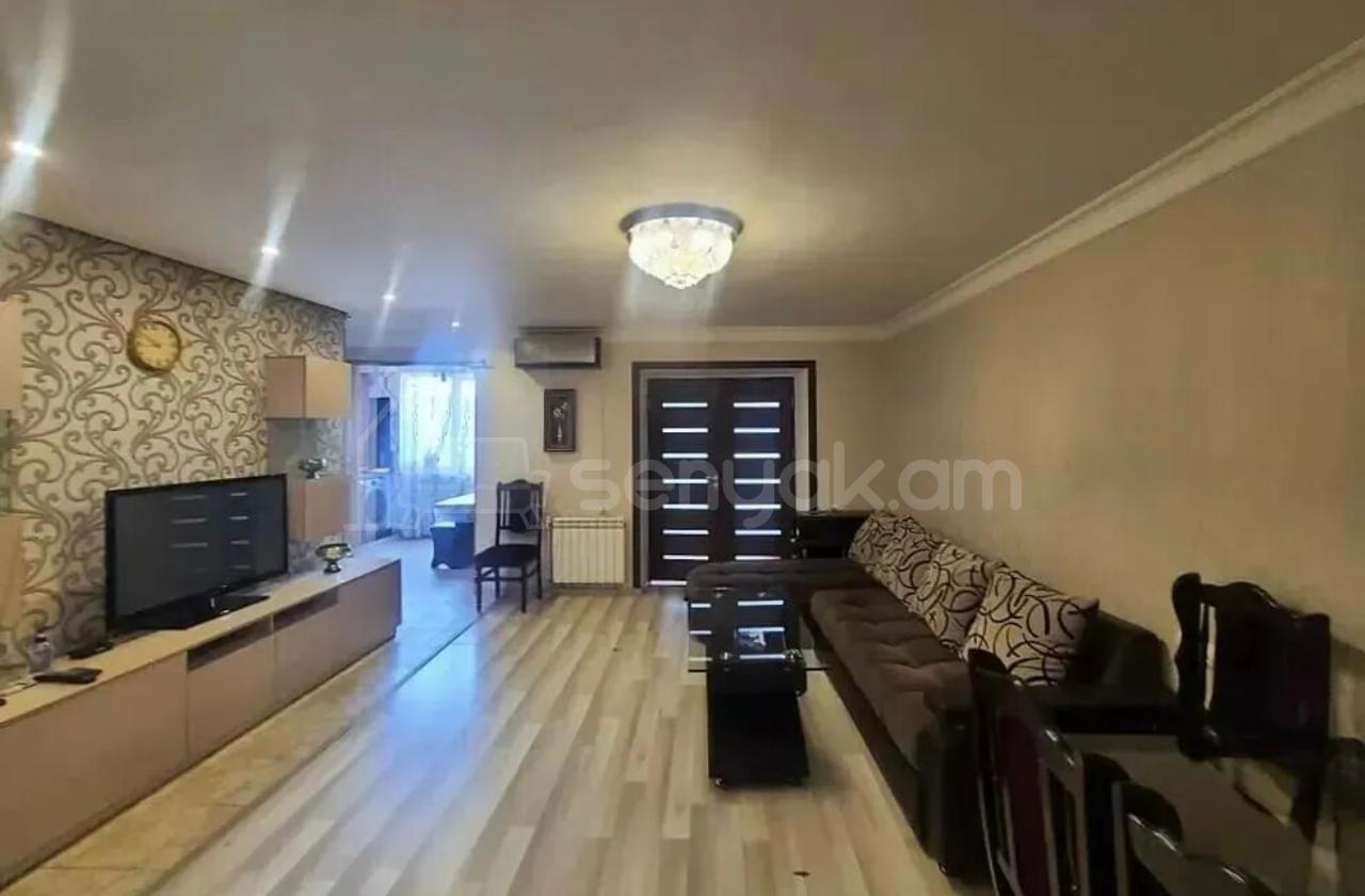 3 Սենյականոց Բնակարան Քարե Շենքում, 62քմ, 4/4 հարկ, Դիզայներական Վերանորոգված, Կահավորված