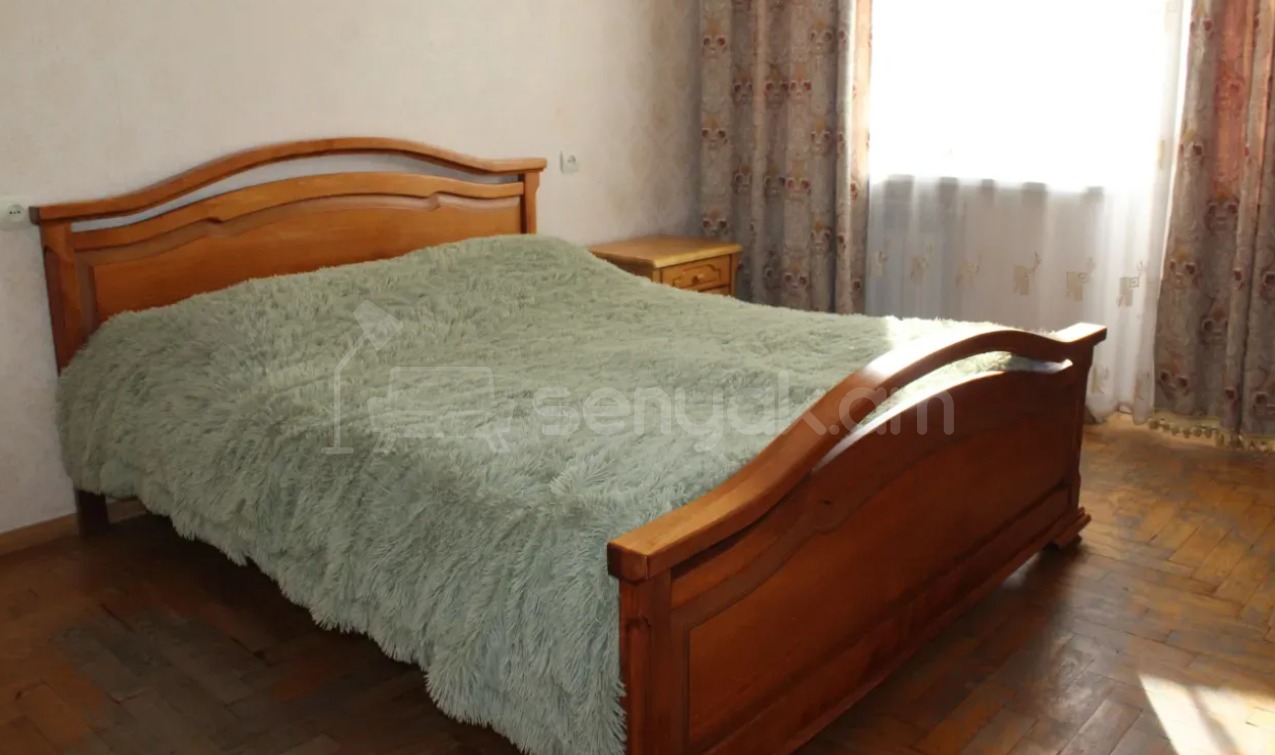 3 Սենյականոց Բնակարան Քարե Շենքում, 100քմ, 2/6 հարկ, Կոսմետիկ Վերանորոգված