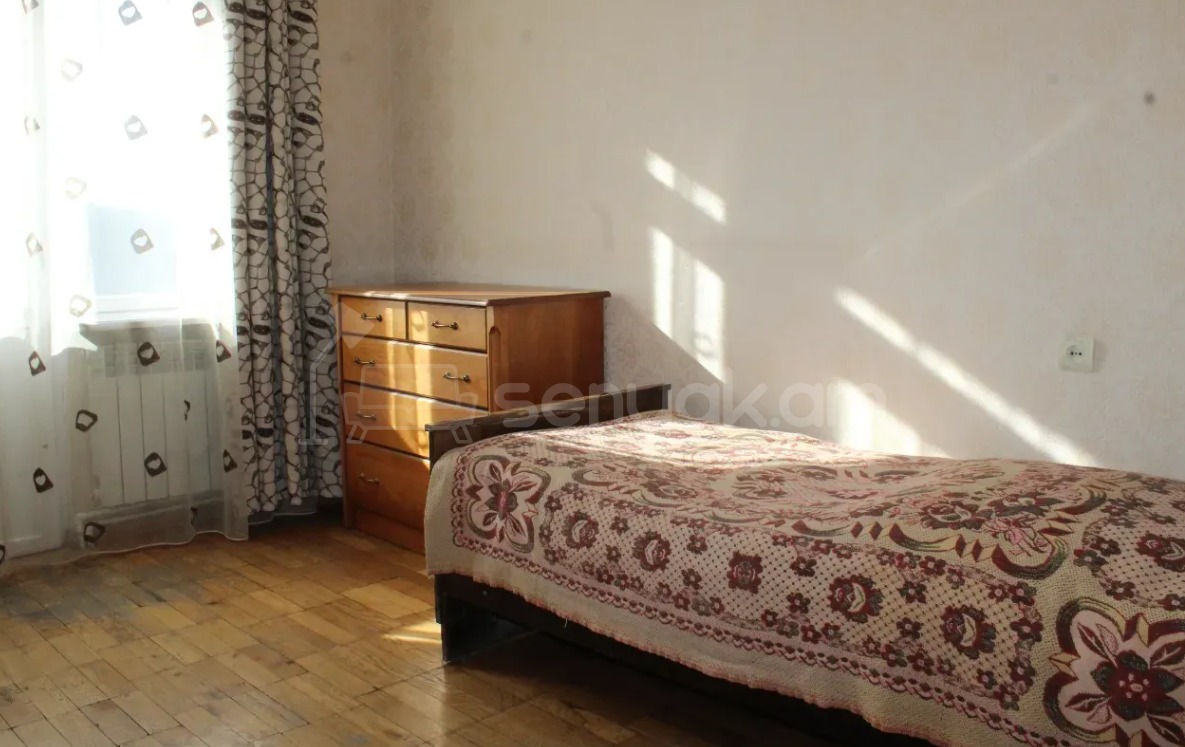 3 Սենյականոց Բնակարան Քարե Շենքում, 100քմ, 2/6 հարկ, Կոսմետիկ Վերանորոգված