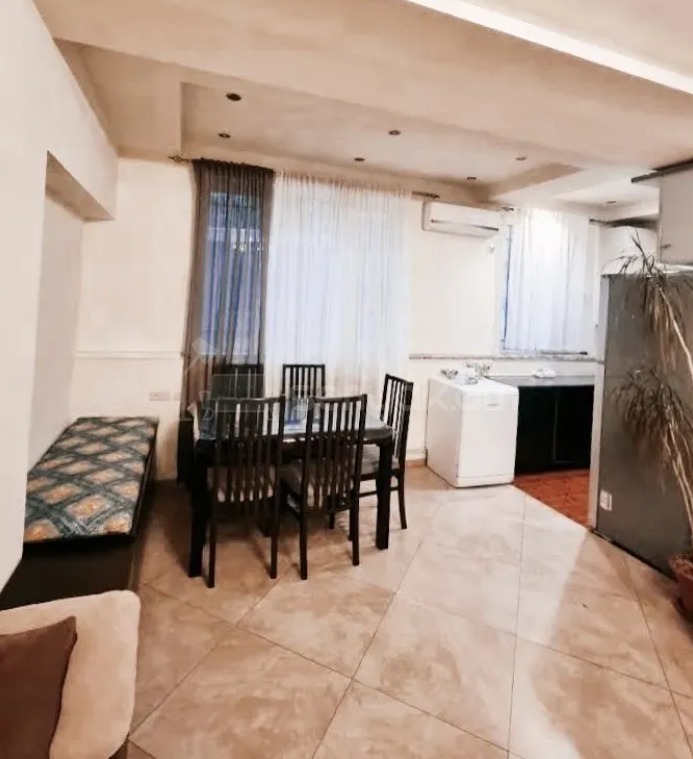 3 Սենյականոց Բնակարան, 71քմ, 2/10 հարկ, Կապիտալ Վերանորոգված