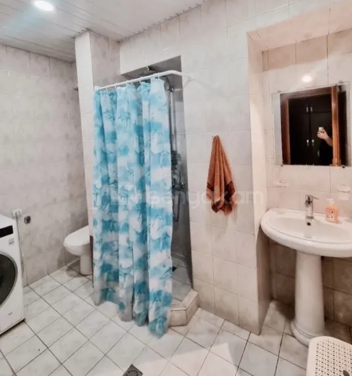 3 Սենյականոց Բնակարան, 71քմ, 2/10 հարկ, Կապիտալ Վերանորոգված