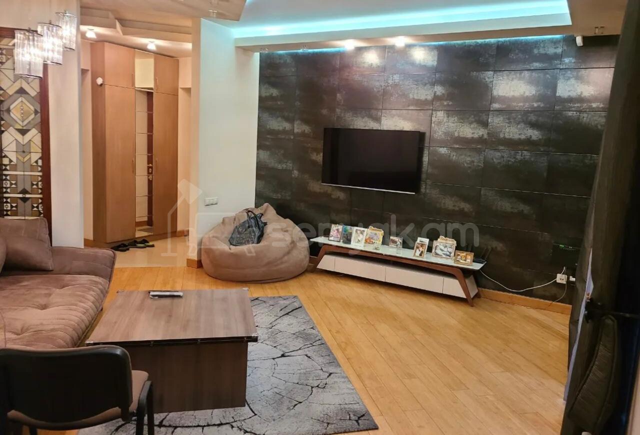 3 Սենյականոց Բնակարան Քարե Շենքում, 95քմ, 3/4 հարկ, Դիզայներական Վերանորոգված, Կահավորված