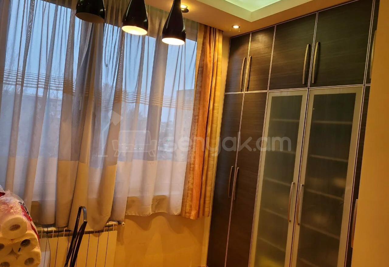 3 Սենյականոց Բնակարան Քարե Շենքում, 95քմ, 3/4 հարկ, Դիզայներական Վերանորոգված, Կահավորված