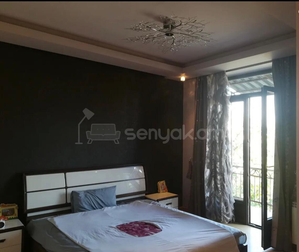 3 Սենյականոց Բնակարան Քարե Շենքում, 95քմ, 3/4 հարկ, Դիզայներական Վերանորոգված, Կահավորված