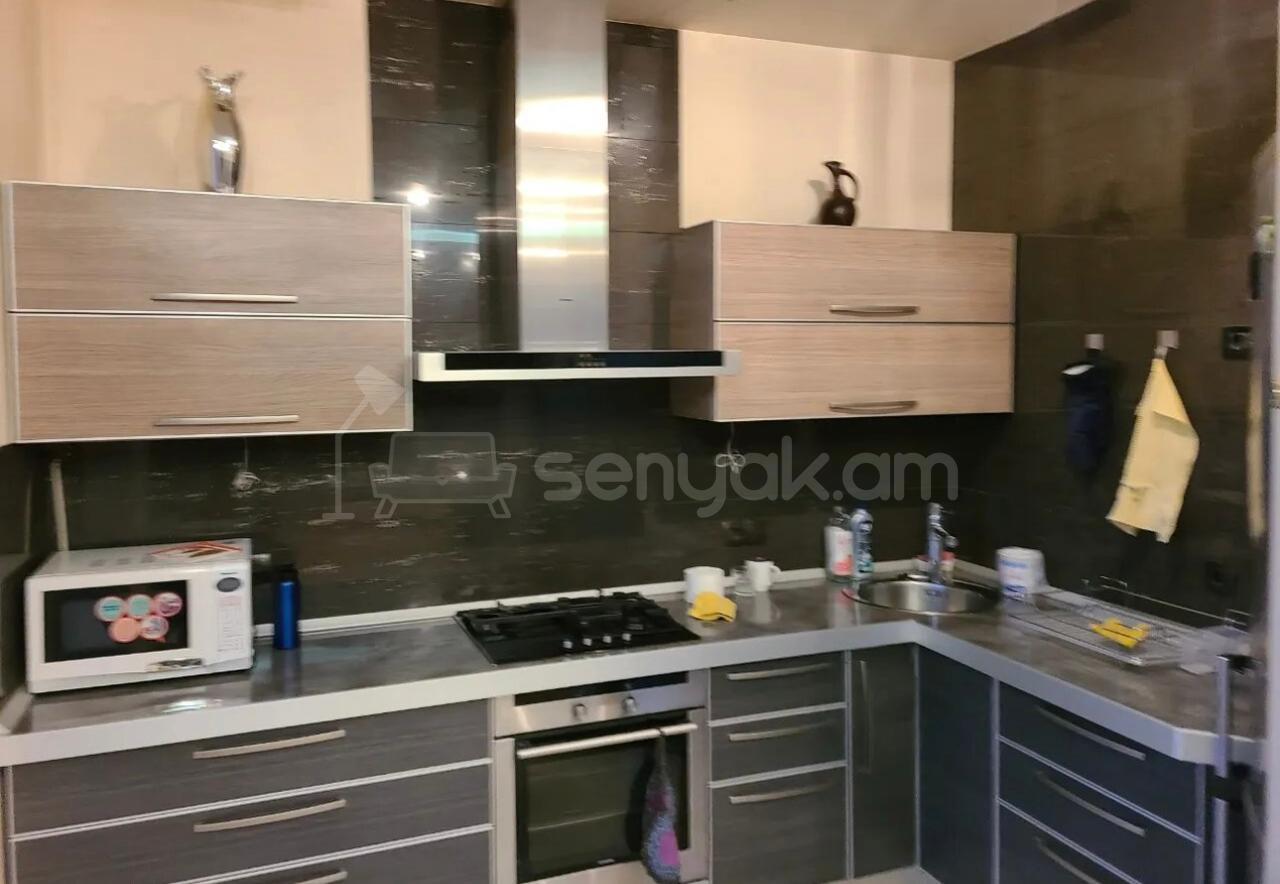 3 Սենյականոց Բնակարան Քարե Շենքում, 95քմ, 3/4 հարկ, Դիզայներական Վերանորոգված, Կահավորված