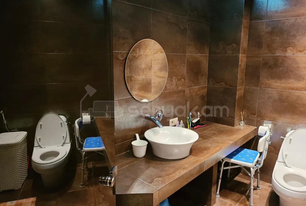 3 Սենյականոց Բնակարան Քարե Շենքում, 95քմ, 3/4 հարկ, Դիզայներական Վերանորոգված, Կահավորված