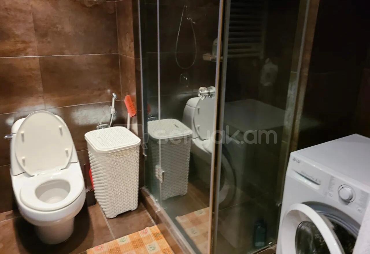 3 Սենյականոց Բնակարան Քարե Շենքում, 95քմ, 3/4 հարկ, Դիզայներական Վերանորոգված, Կահավորված