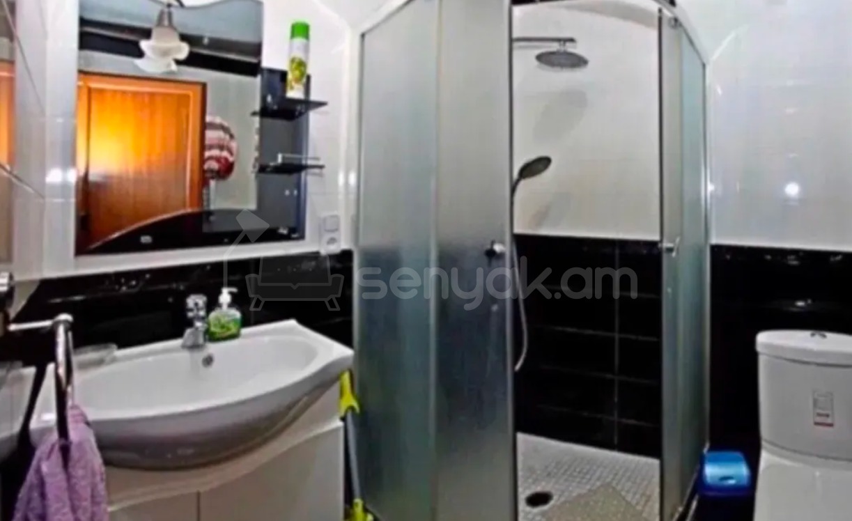 2 Սենյականոց Բնակարան Քարե Շենքում, 48քմ, 4/5 հարկ, Կապիտալ Վերանորոգված