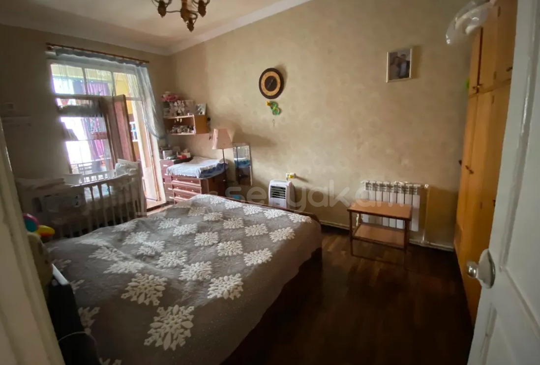 3 Սենյականոց Բնակարան Քարե Շենքում, 57քմ, 2/4 հարկ, Կոսմետիկ Վերանորոգված