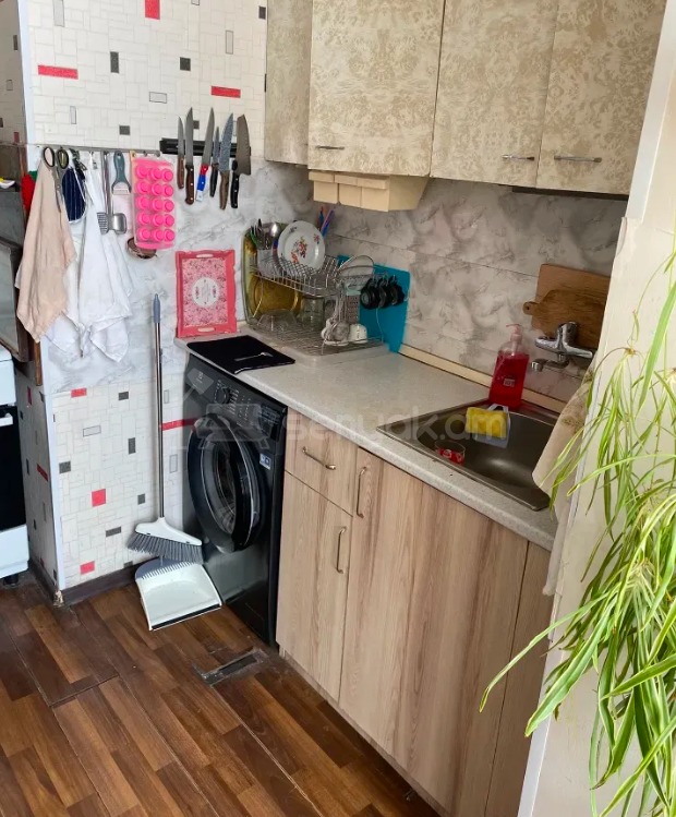 3 Սենյականոց Բնակարան Քարե Շենքում, 57քմ, 2/4 հարկ, Կոսմետիկ Վերանորոգված