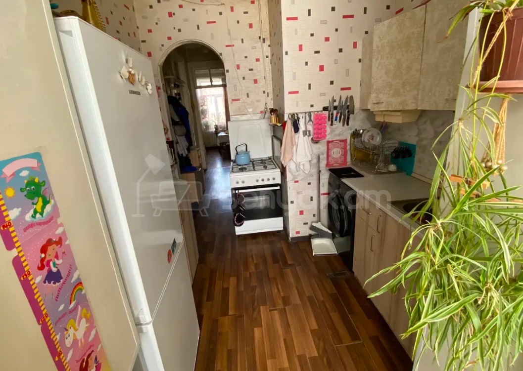 3 Սենյականոց Բնակարան Քարե Շենքում, 57քմ, 2/4 հարկ, Կոսմետիկ Վերանորոգված