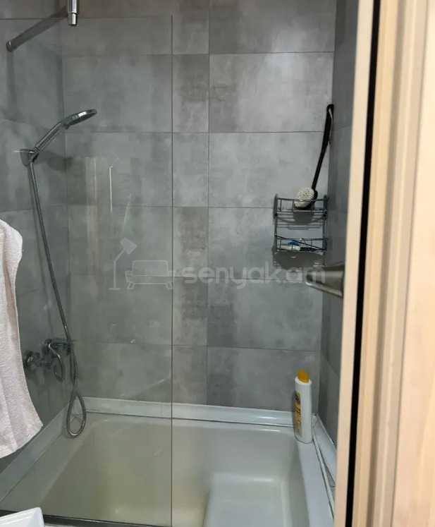 2 Սենյականոց Բնակարան Քարե Շենքում, 46քմ, 2/5 հարկ, Կապիտալ Վերանորոգված