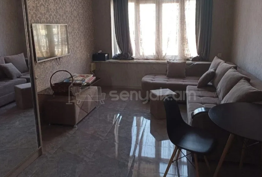 2 Սենյականոց Բնակարան Քարե Շենքում, 50քմ, 5/5 հարկ, Կապիտալ Վերանորոգված