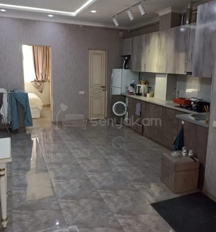 2 Սենյականոց Բնակարան Քարե Շենքում, 50քմ, 5/5 հարկ, Կապիտալ Վերանորոգված